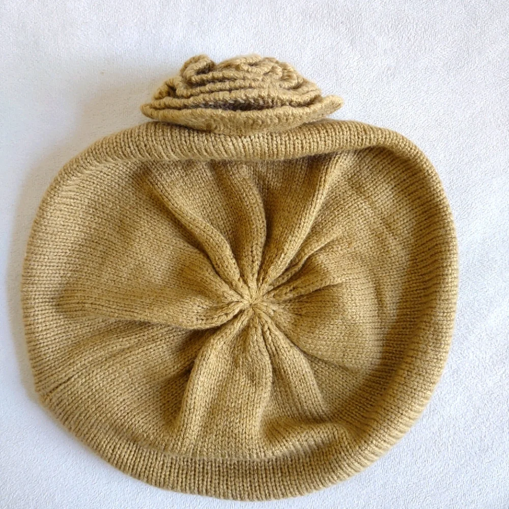 Hat Knit Rosette Tan
